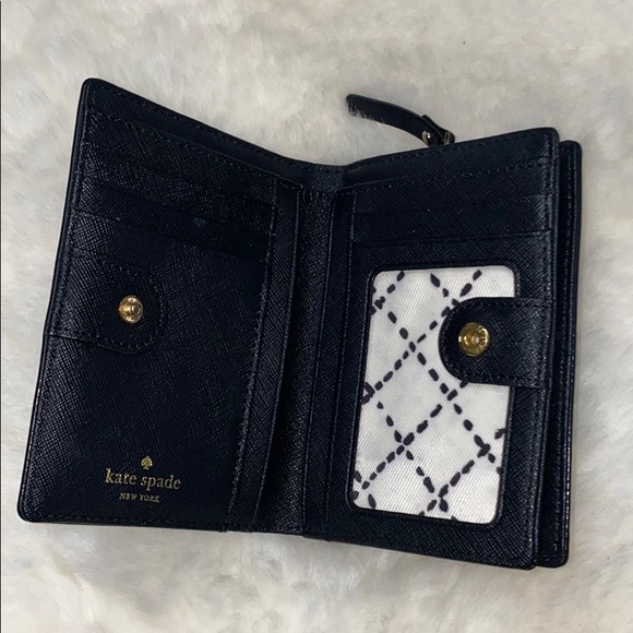 Kate spade wallet - includes coin pouch - Picture 3 of 3